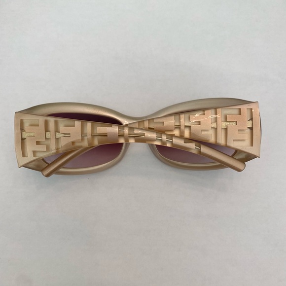 FENDI SUNGLASSES - Picture 3 of 10